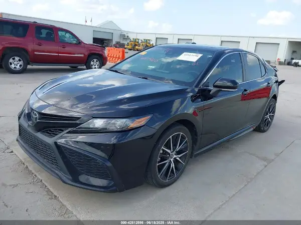 4T1S11AK7MU561222 2021 TOYOTA CAMRY - Image 2