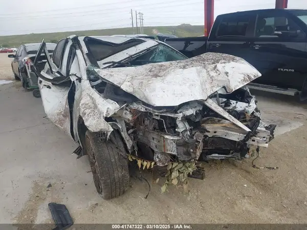 4T1S11AK7NU667655 2022 TOYOTA CAMRY - Image 1