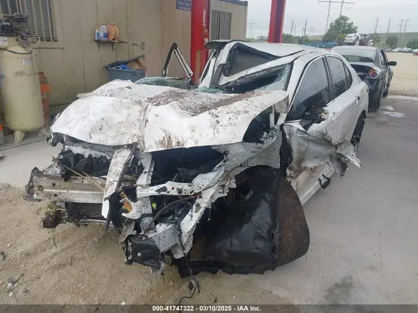 4T1S11AK7NU667655 2022 TOYOTA CAMRY - Image 2