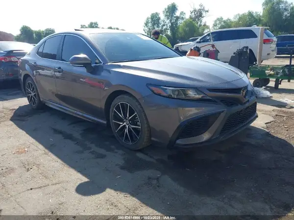 4T1S11AK8MU438755 2021 TOYOTA CAMRY - Image 1