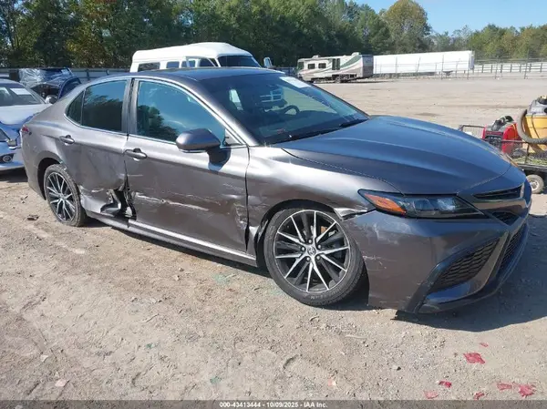 4T1S11AK8MU530271 2021 TOYOTA CAMRY - Image 1