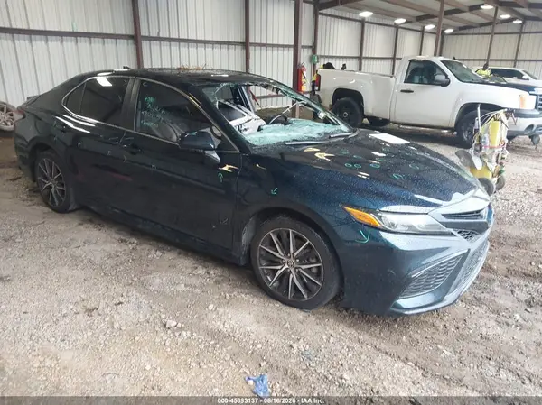 4T1S11AK8MU610511 2021 TOYOTA CAMRY - Image 1