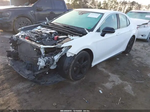 4T1S11AK8NU044917 2022 TOYOTA CAMRY - Image 2