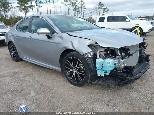 4T1S11AK8NU660651 2022 TOYOTA CAMRY - Image 1