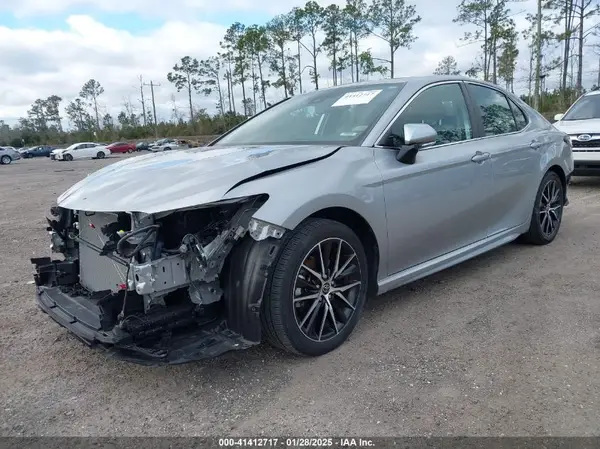 4T1S11AK8NU660651 2022 TOYOTA CAMRY - Image 2