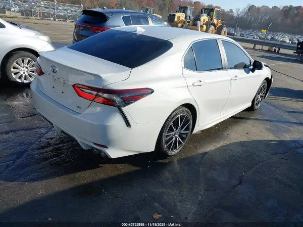 4T1S11AK9NU034087 2022 TOYOTA CAMRY - Image 2