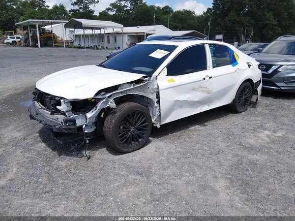4T1S11AK9NU049737 2022 TOYOTA CAMRY - Image 2