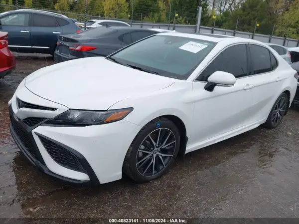 4T1S11AK9NU667382 2022 TOYOTA CAMRY - Image 2