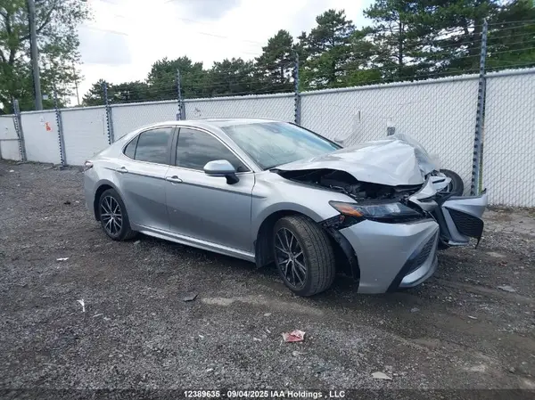 4T1S11AK9NU681279 2022 TOYOTA CAMRY - Image 1