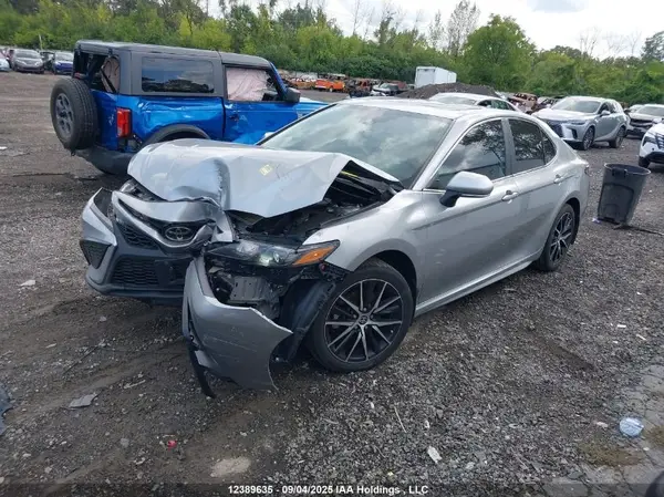 4T1S11AK9NU681279 2022 TOYOTA CAMRY - Image 2