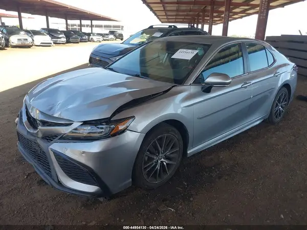 4T1S11AK9NU714023 2022 TOYOTA CAMRY - Image 2