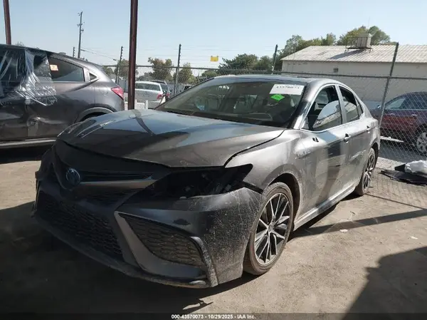 4T1S31AK0MU548256 2021 TOYOTA CAMRY - Image 2