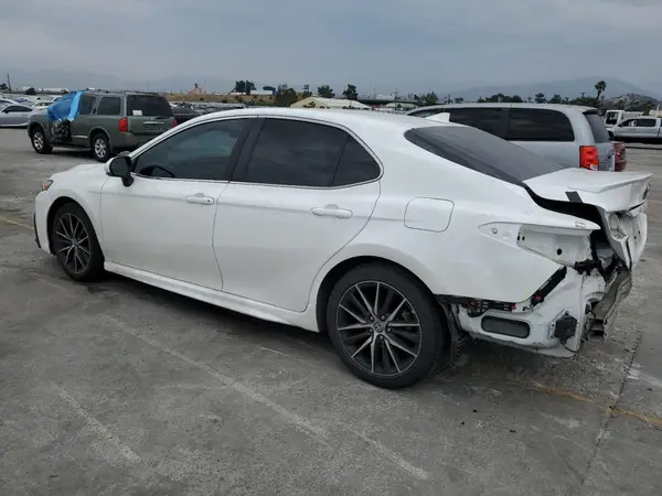 4T1S31AK0NU582702 2022 TOYOTA CAMRY - Image 2
