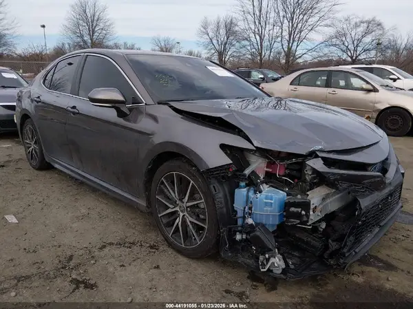 4T1S31AK0NU583722 2022 TOYOTA CAMRY - Image 1