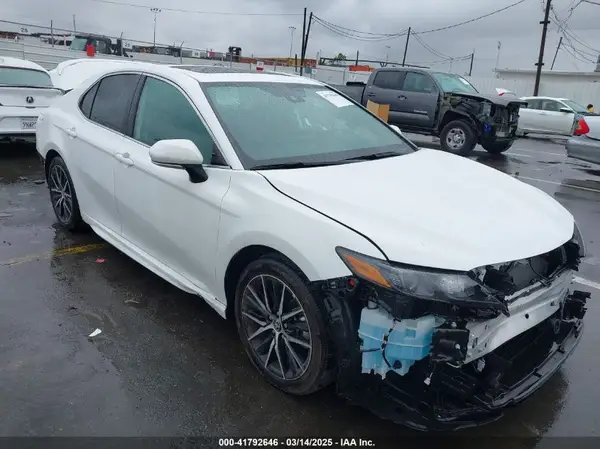 4T1S31AK0RU631502 2024 TOYOTA CAMRY - Image 1