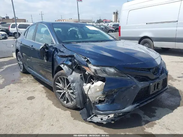 4T1S31AK1MU555488 2021 TOYOTA CAMRY - Image 1