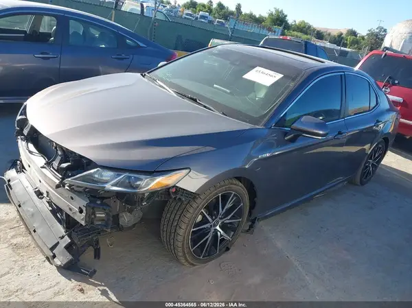 4T1S31AK2MU567195 2021 TOYOTA CAMRY - Image 2
