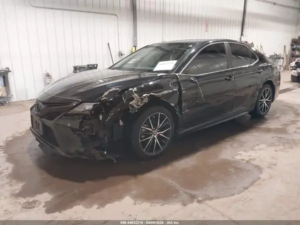 4T1S31AK2NU583690 2022 TOYOTA CAMRY - Image 2