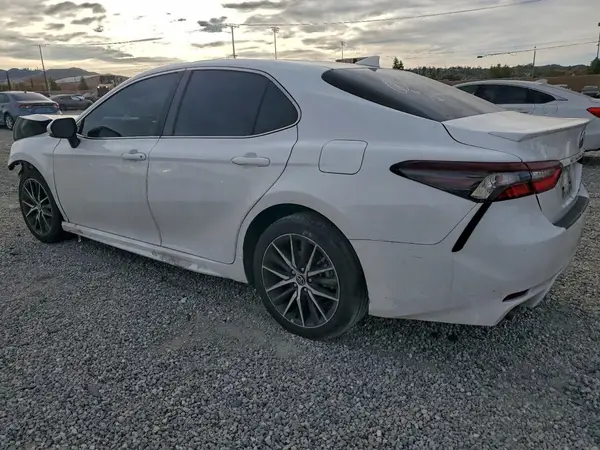 4T1S31AK2NU591515 2022 TOYOTA CAMRY - Image 2