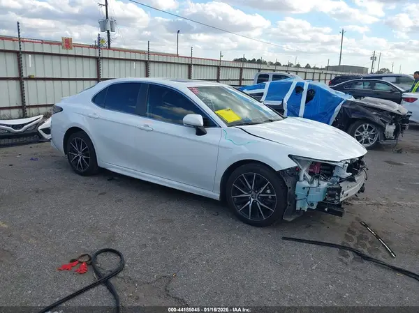 4T1S31AK2NU593782 2022 TOYOTA CAMRY - Image 1