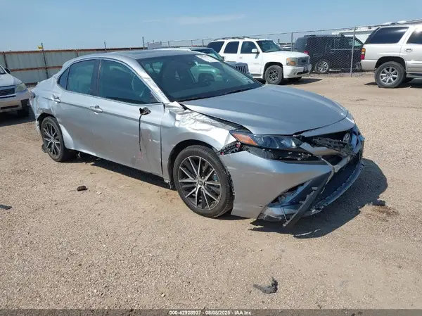 4T1S31AK3NU583682 2022 TOYOTA CAMRY - Image 1