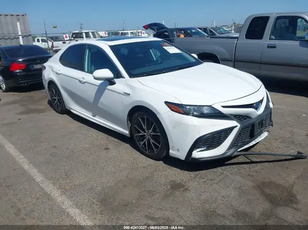 4T1S31AK4MU569174 2021 TOYOTA CAMRY - Image 1