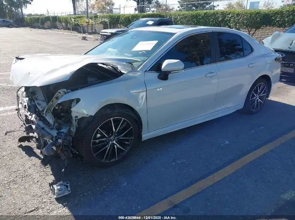 4T1S31AK4NU038896 2022 TOYOTA CAMRY - Image 2