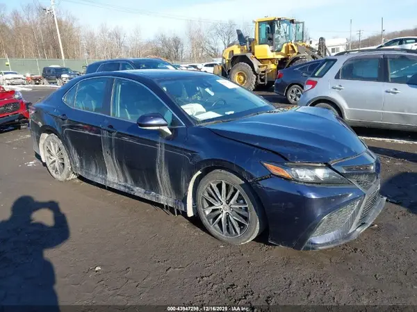 4T1S31AK4NU588163 2022 TOYOTA CAMRY - Image 1