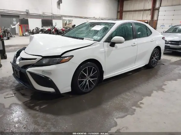 4T1S31AK5NU576863 2022 TOYOTA CAMRY - Image 2