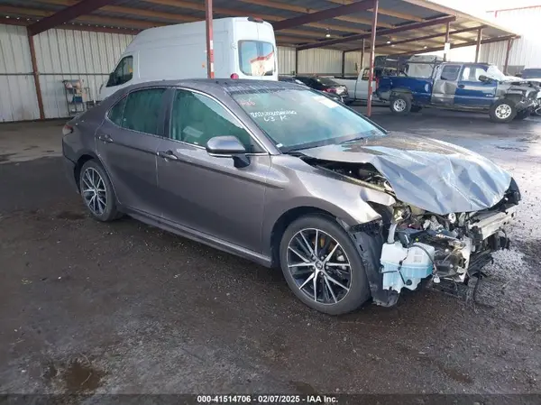 4T1S31AK5NU579696 2022 TOYOTA CAMRY - Image 1