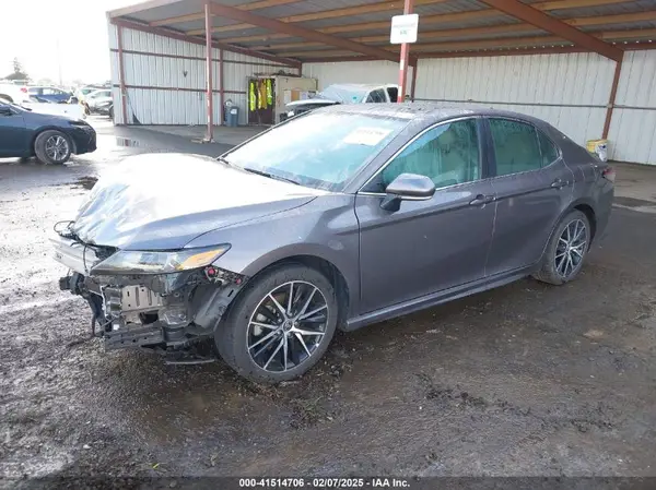4T1S31AK5NU579696 2022 TOYOTA CAMRY - Image 2