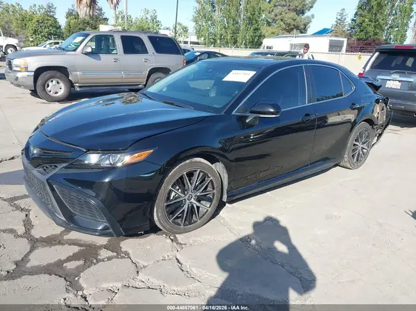 4T1S31AK5NU583327 2022 TOYOTA CAMRY - Image 2