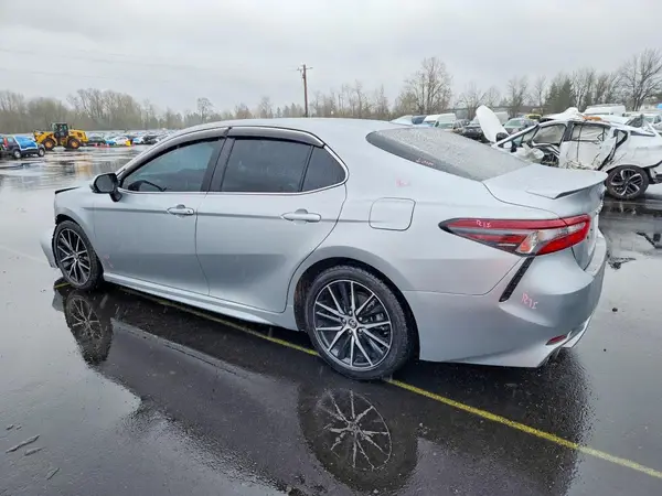 4T1S31AK5NU584588 2022 TOYOTA CAMRY - Image 2