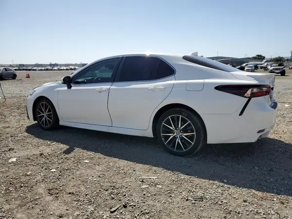 4T1S31AK7NU583815 2022 TOYOTA CAMRY - Image 2