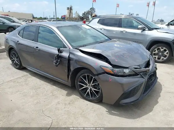 4T1S31AK8NU582270 2022 TOYOTA CAMRY - Image 1