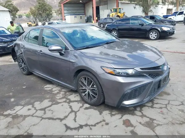 4T1S31AK9MU568179 2021 TOYOTA CAMRY - Image 1