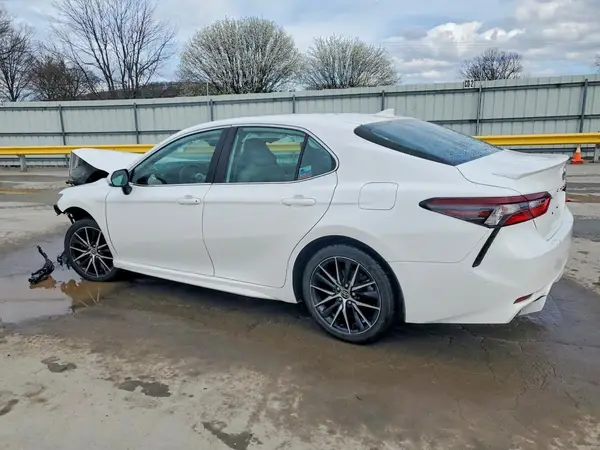 4T1T11AK0MU403146 2021 TOYOTA CAMRY - Image 2