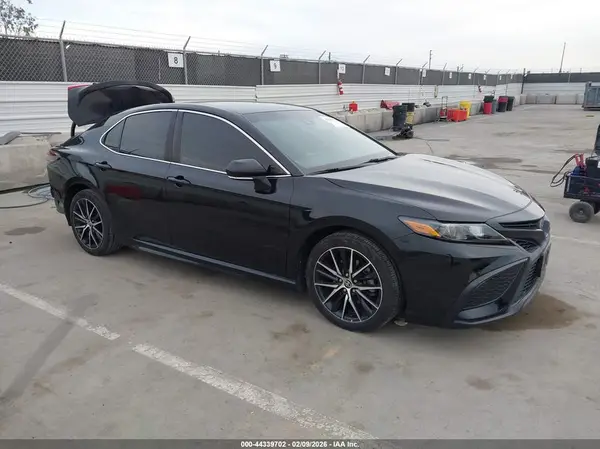 4T1T11AK0MU440634 2021 TOYOTA CAMRY - Image 1