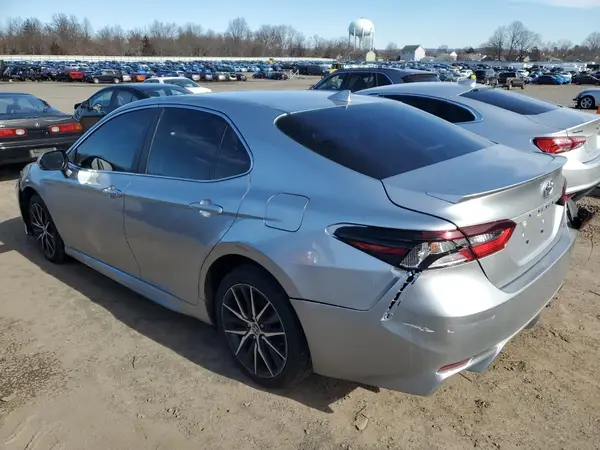 4T1T11AK0MU522900 2021 TOYOTA CAMRY - Image 2
