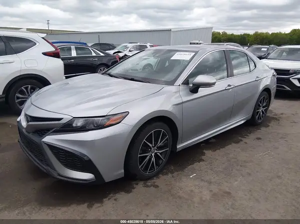 4T1T11AK0MU526557 2021 TOYOTA CAMRY - Image 2