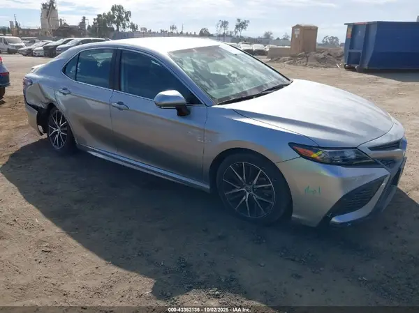 4T1T11AK0MU531807 2021 TOYOTA CAMRY - Image 1