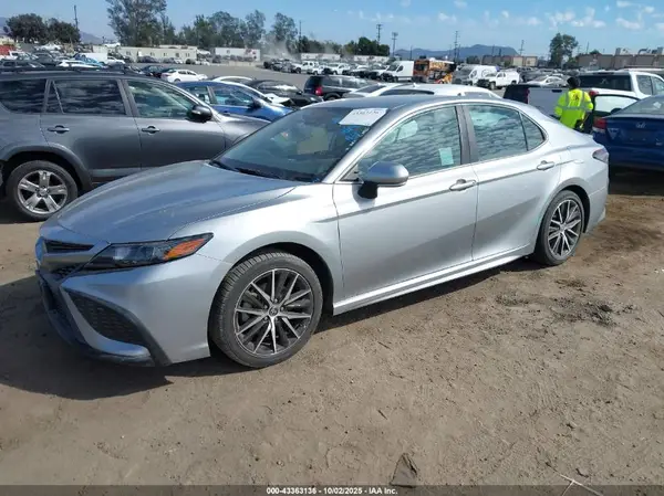 4T1T11AK0MU531807 2021 TOYOTA CAMRY - Image 2