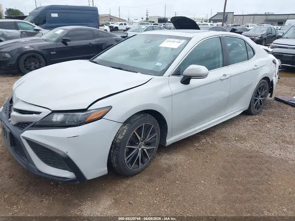 4T1T11AK0NU003069 2022 TOYOTA CAMRY - Image 2