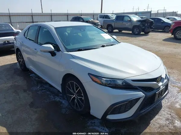4T1T11AK0NU013407 2022 TOYOTA CAMRY - Image 1