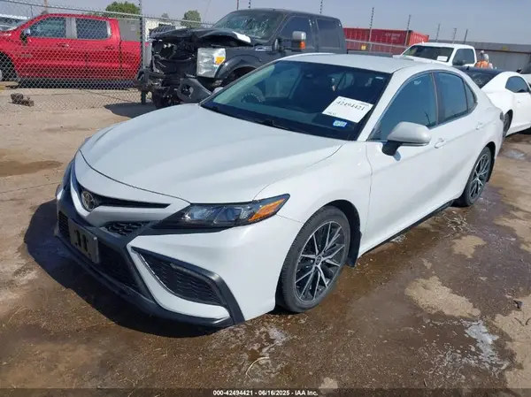 4T1T11AK0NU013407 2022 TOYOTA CAMRY - Image 2