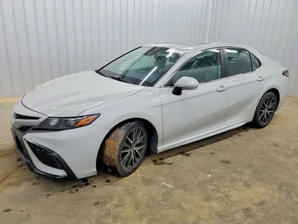 4T1T11AK0NU042938 2022 TOYOTA CAMRY - Image 1