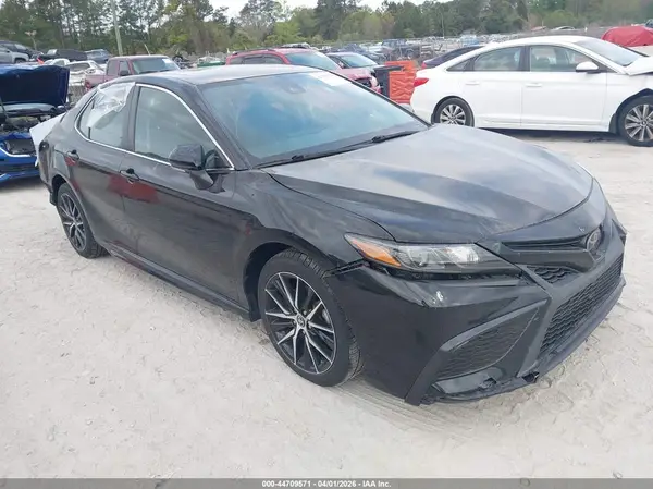 4T1T11AK0NU063594 2022 TOYOTA CAMRY - Image 1