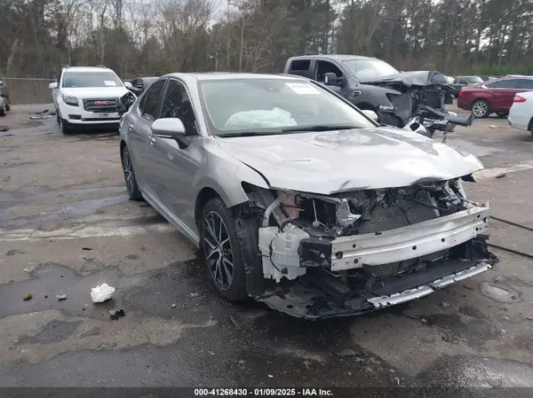 4T1T11AK0NU620987 2022 TOYOTA CAMRY - Image 1