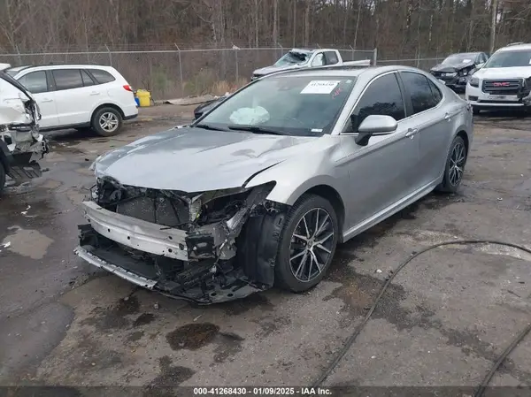 4T1T11AK0NU620987 2022 TOYOTA CAMRY - Image 2