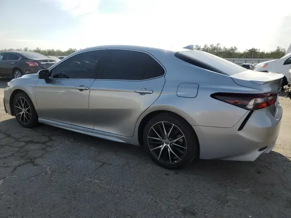 4T1T11AK0NU623453 2022 TOYOTA CAMRY - Image 2